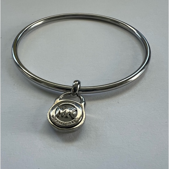 MICHAEL KORS SILVER BANGLE BRACELET - Picture 1 of 3